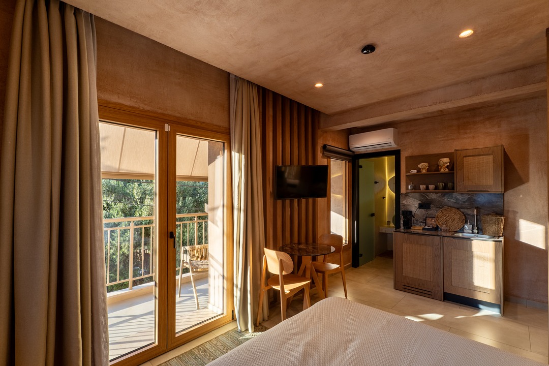 QHotel.Core.Domain.TListing