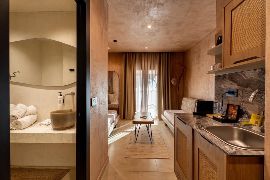 QHotel.Core.Domain.TListing