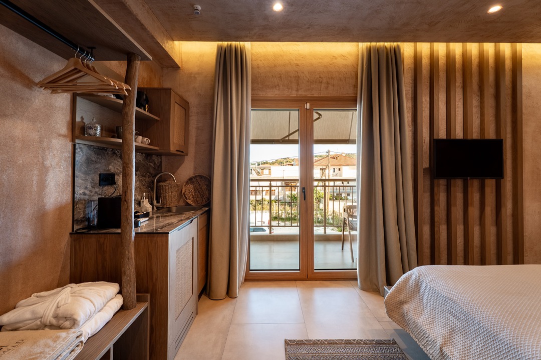 QHotel.Core.Domain.TListing