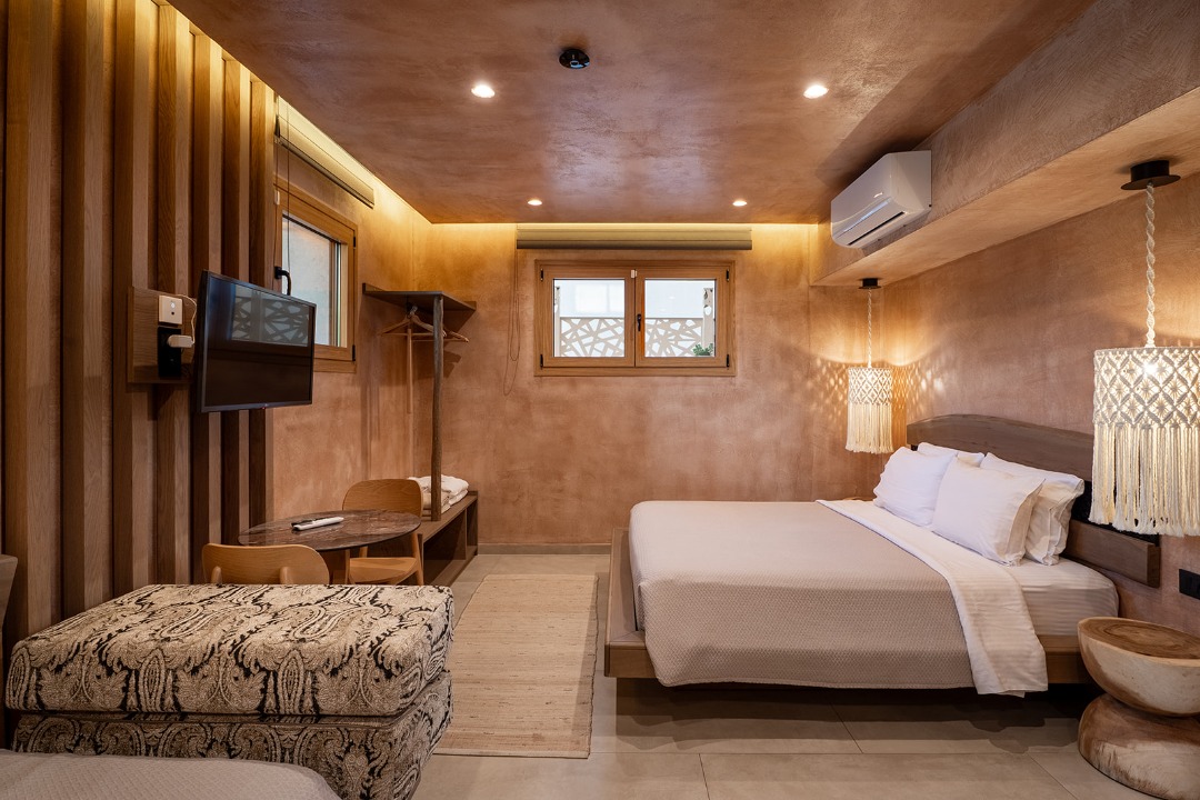 QHotel.Core.Domain.TListing