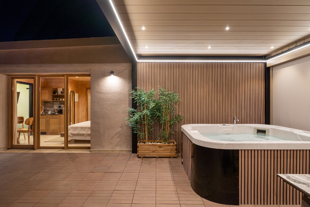 QHotel.Core.Domain.TListing