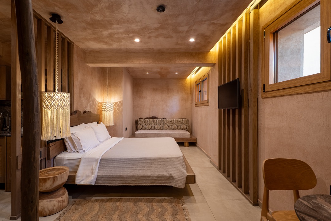 QHotel.Core.Domain.TListing